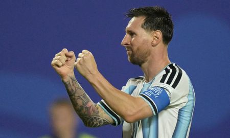 Lionel Messi celebra el tercer gol de su equipo durante el partido de fútbol del Grupo J del Mundial 2026 entre Argentina y Argelia (Foto de JUAN MABROMATA / AFP) Lionel Messi celebra el tercer gol de su equipo durante el partido de fútbol del Grupo J del Mundial 2026 entre Argentina y Argelia (Foto de JUAN MABROMATA / AFP)