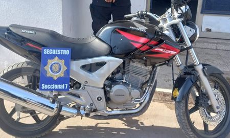 La motocicleta es una Honda Twitter 250 y quedó secuestrada para la causa. La motocicleta es una Honda Twitter 250 y quedó secuestrada para la causa.