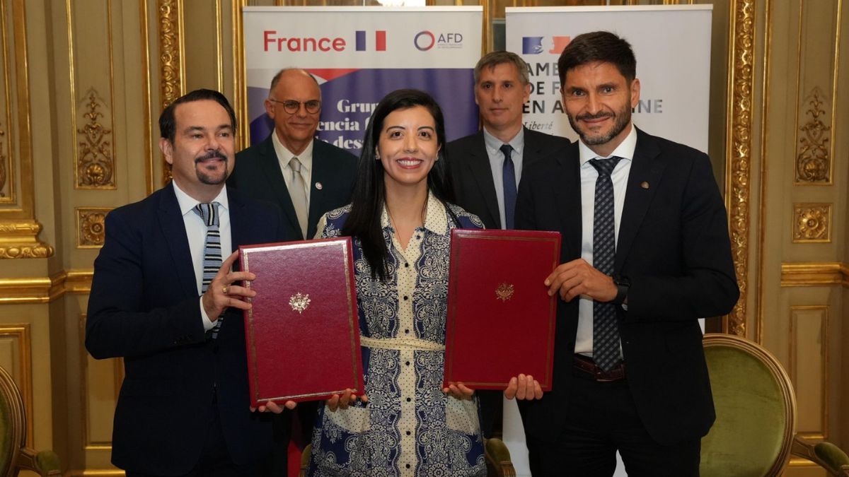 La firma del acuerdo se realiz&oacute; en la Embajada de Francia en Buenos Aires.