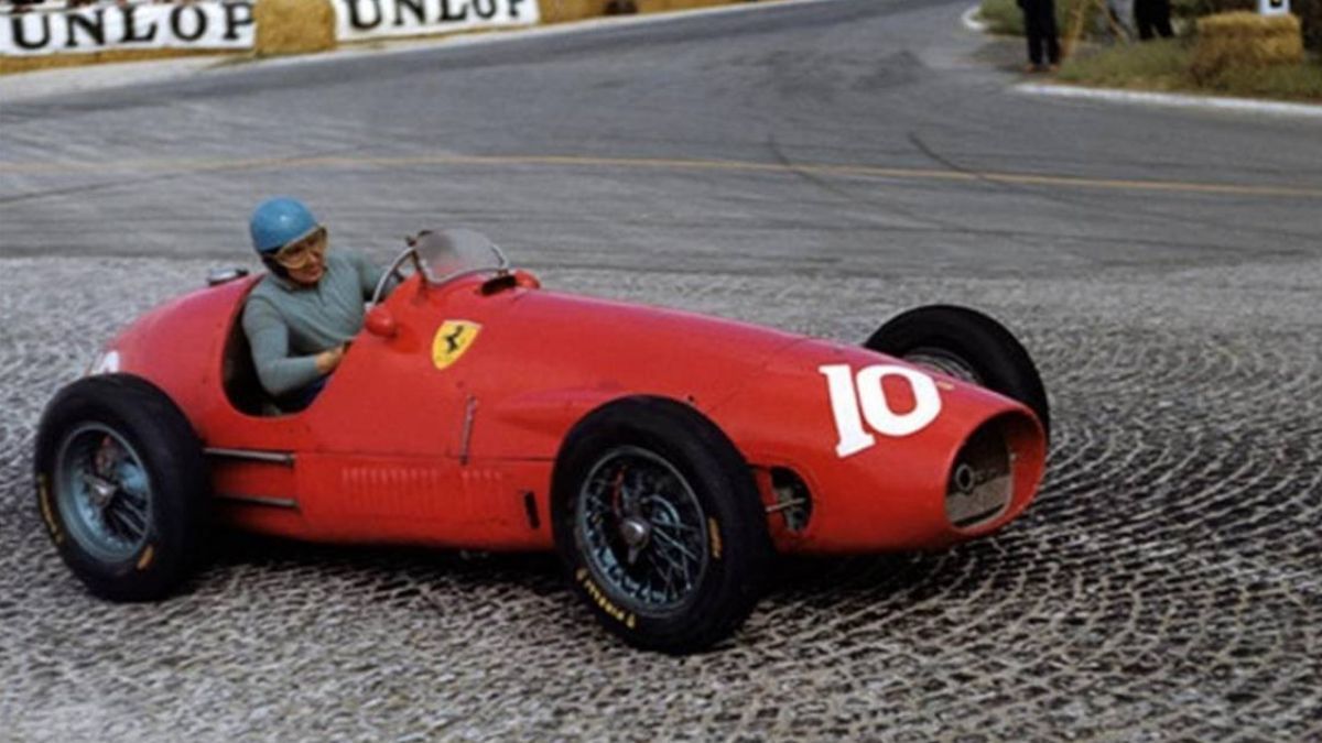 Alberto Ascari ganó el GP de Francia de 1953, que se disputó el 5 de julio en el circuito semipermanente de Reims, al volante de una Ferrari 500. En esta temporada se alzó con su segunda corona consecutiva y, de este modo, se convirtió en el primer bicampeón de la historia de la Fórmula 1. Alberto Ascari ganó el GP de Francia de 1953, que se disputó el 5 de julio en el circuito semipermanente de Reims, al volante de una Ferrari 500. En esta temporada se alzó con su segunda corona consecutiva y, de este modo, se convirtió en el primer bicampeón de la historia de la Fórmula 1.