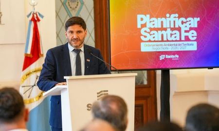 El gobernador de Santa Fe, Maximiliano Pullaro, presentó este viernes el programa “Planificar Santa Fe-Región Norte”. El gobernador de Santa Fe, Maximiliano Pullaro, presentó este viernes el programa “Planificar Santa Fe-Región Norte”.