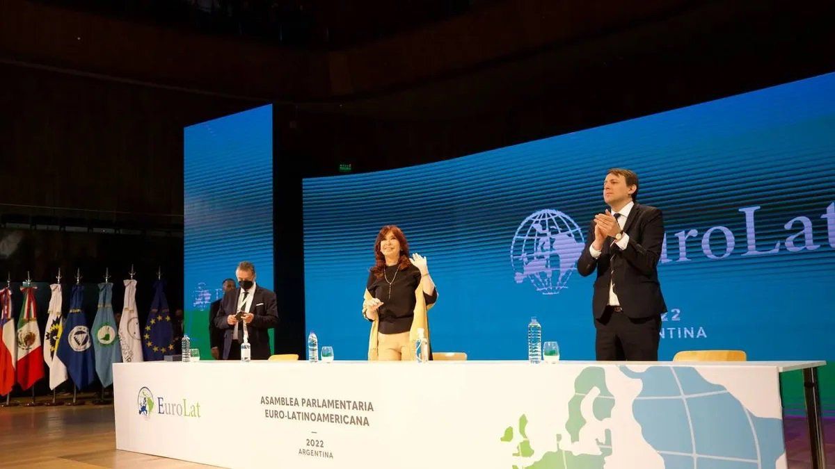 Ante parlamentarios de América Latina y Europa, Cristina Kirchner hizo un encendido discurso sobre el rol del Estado en la economía.