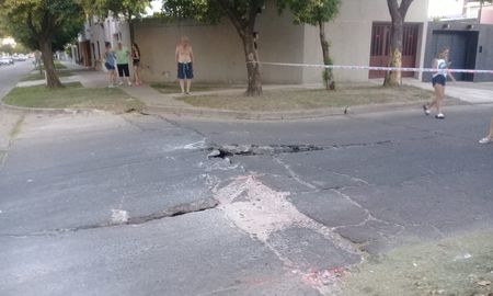 El secretario de Obras Pública de la Municipalidad de Santa Fe, Matías Pons, explicó que fue lo que ocurrió en calles Pedro Ferré y 9 de Julio. El secretario de Obras Pública de la Municipalidad de Santa Fe, Matías Pons, explicó que fue lo que ocurrió en calles Pedro Ferré y 9 de Julio.