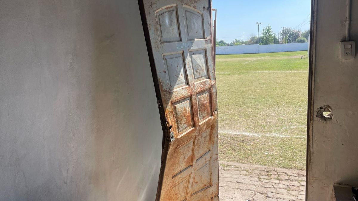 El arreglo de las tres puertas que rompieron cuesta más de un millón de pesos y tendremos que reponerlo con puertas usadas