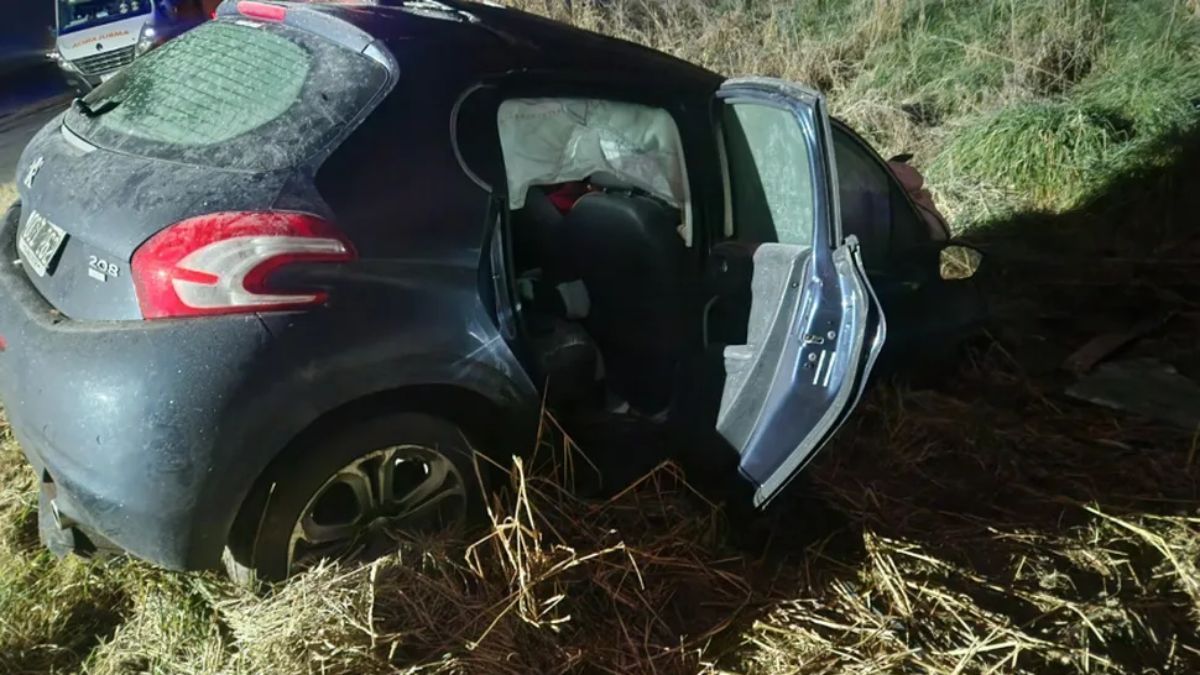 Así quedó el auto en el que iban las víctimas fatales