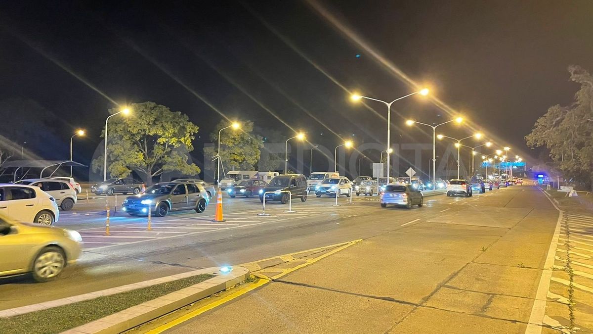Desde el Ente remarcaron que las barreras de peaje no son simples puntos de cobro, sino que cumplen una función clave: regulan el flujo vehicular para garantizar la seguridad en el interior del Túnel. Desde el Ente remarcaron que las barreras de peaje no son simples puntos de cobro, sino que cumplen una función clave: regulan el flujo vehicular para garantizar la seguridad en el interior del Túnel. 