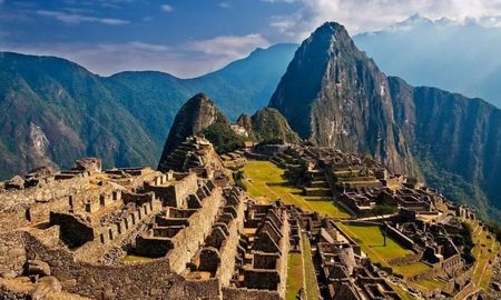 Las piedras de Machu Picchu no utilizan cemento ni argamasa; están cortadas de forma tan precisa que, durante los terremotos, bailan y se reacomodan sin colapsar, una técnica que hoy la falta de gestión pone en riesgo. Las piedras de Machu Picchu no utilizan cemento ni argamasa; están cortadas de forma tan precisa que, durante los terremotos, bailan y se reacomodan sin colapsar, una técnica que hoy la falta de gestión pone en riesgo.