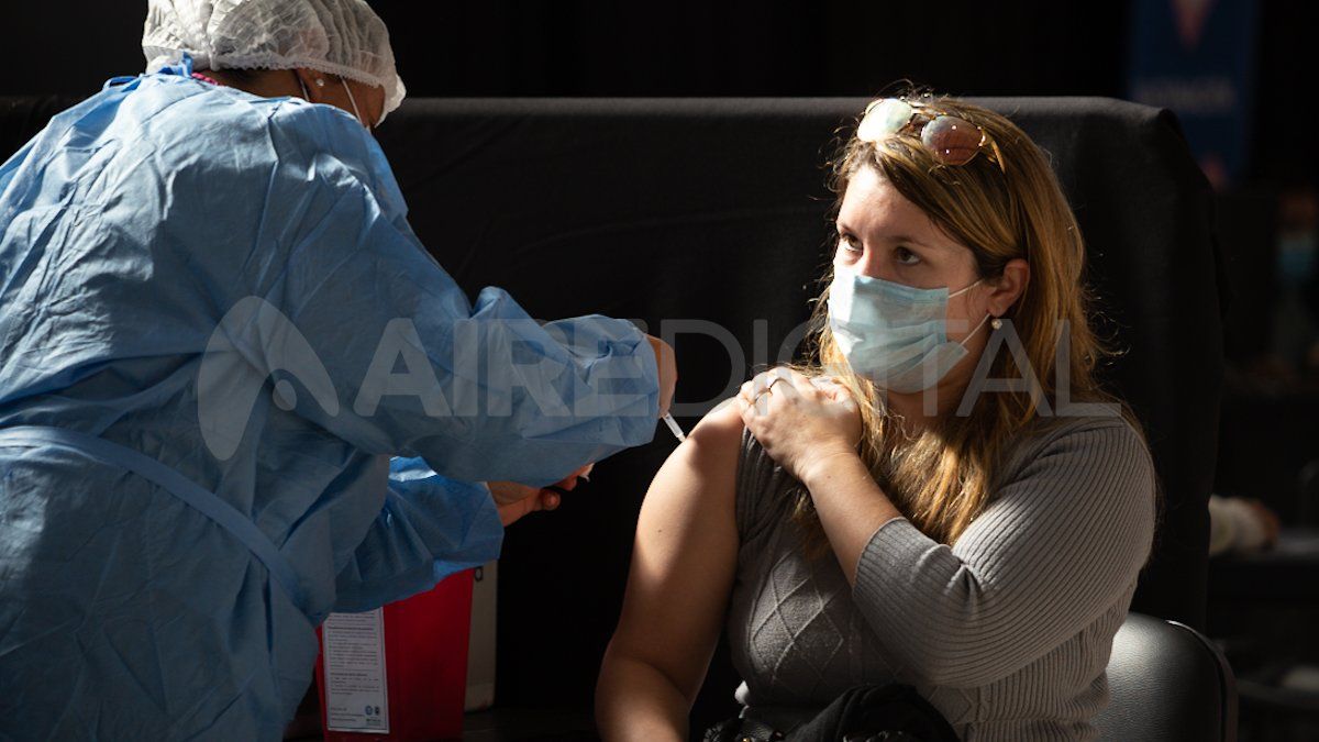 Los turnos para las terceras dosis se otorgan luego de que se cumplen los cinco meses desde la colocación de la segunda y no por orden etario.&nbsp;