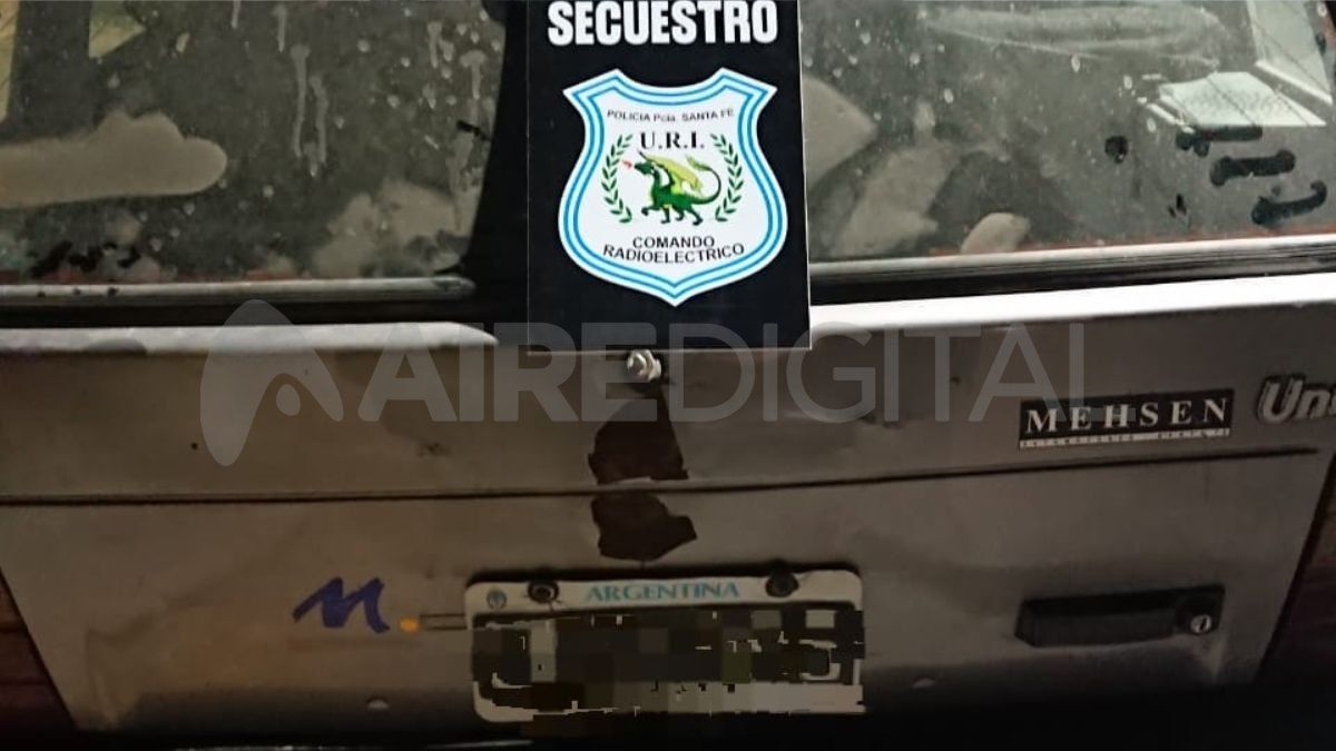 Barrio General Mosconi: se bajó a comprar cigarrillos, dejó las llaves puestas en el auto y se lo robaron