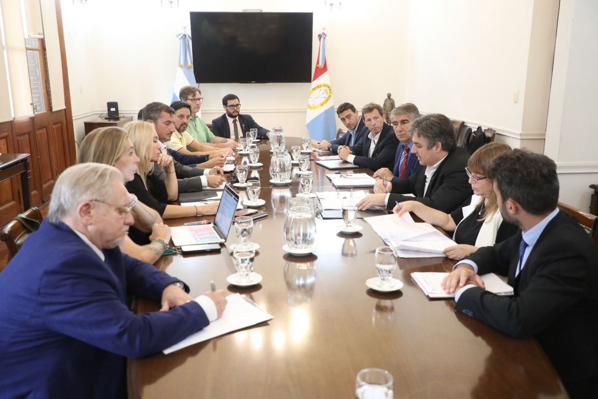 Este lunes, funcionarios provinciales se reunieron con representantes de la Justicia de Santa Fe para coordinar la implementación de la norma para investigar casos de narcomenudeo. Este lunes, funcionarios provinciales se reunieron con representantes de la Justicia de Santa Fe para coordinar la implementación de la norma para investigar casos de narcomenudeo.