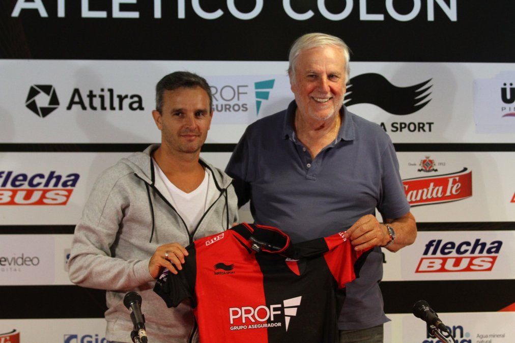 Lavallén fue presentado como entrenador de Colón