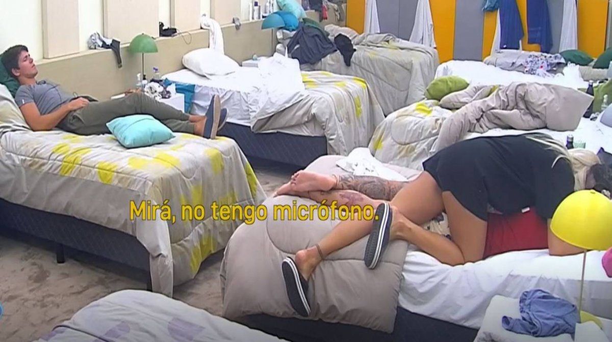 La Tora le habló a Juan sin el micrófono puesto, lo que significa una grave falta al reglamento.