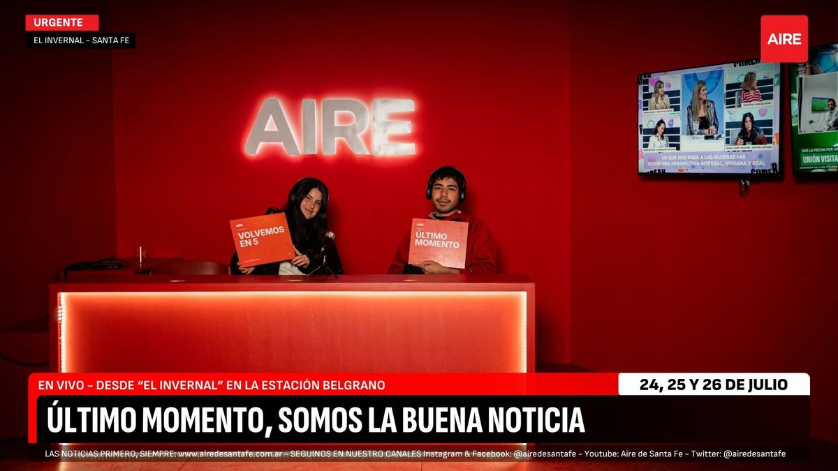 La gran comunidad de AIRE se sentó a la mesa de conductores y posó frente a las cámaras para vivir la experiencia del multimedios.
