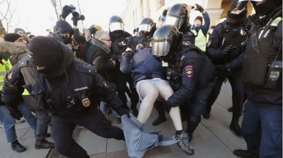 En Rusia se arrestaron a más de 5.000 manifestantes por protestar contra la invasión a Ucrania.