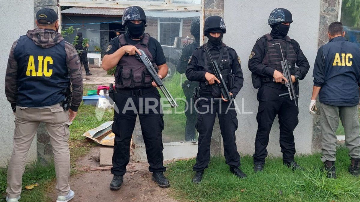 El allanamiento tuvo lugar en Misiones al 7000 y los efectivos lograron dar con el sospechoso.