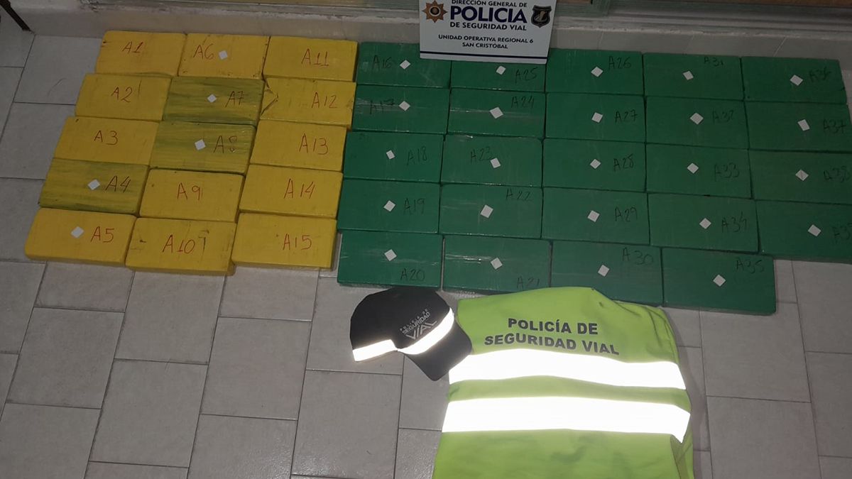 El material estupefaciente iba acondicionando en ladrillos envueltos en papeles amarillos y verdes.&nbsp;