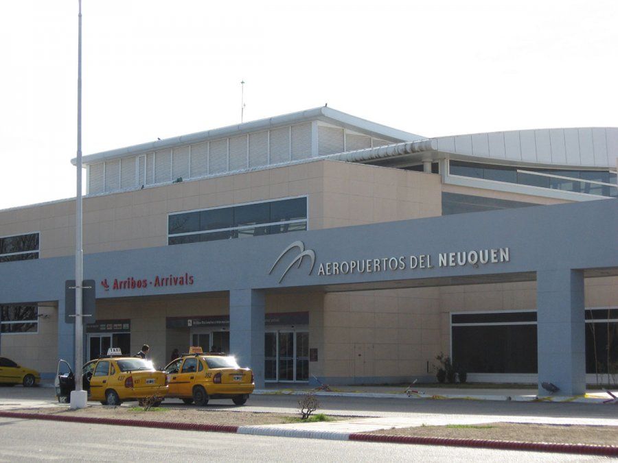 Aterrizaje de emergencia de un avión de Aerolíneas en Neuquén