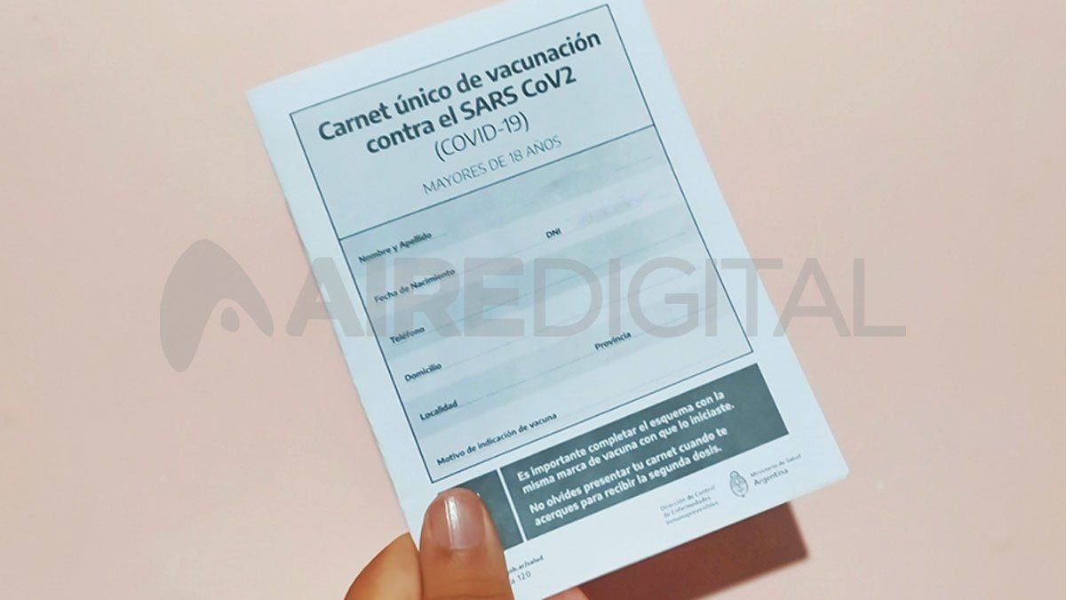 Así es el carnet único de vacunación contra el coronavirus que se le entrega a cada persona inoculada.&nbsp;