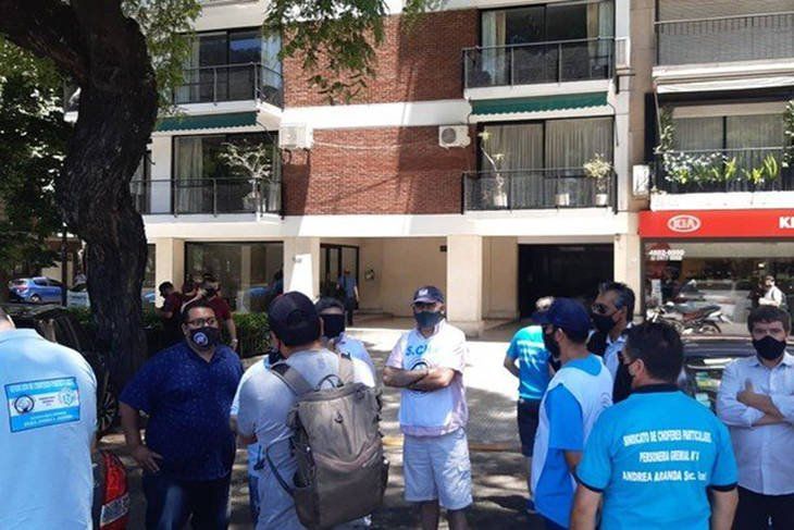 La protesta de los trabajadores del Sindicato en la casa de Mirtha Legrand. 