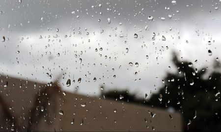 La inestabilidad se extenderá hasta el viernes y estará acompañada por vientos del sur que provocarán un importante descenso en las temperaturas. La inestabilidad se extenderá hasta el viernes y estará acompañada por vientos del sur que provocarán un importante descenso en las temperaturas.