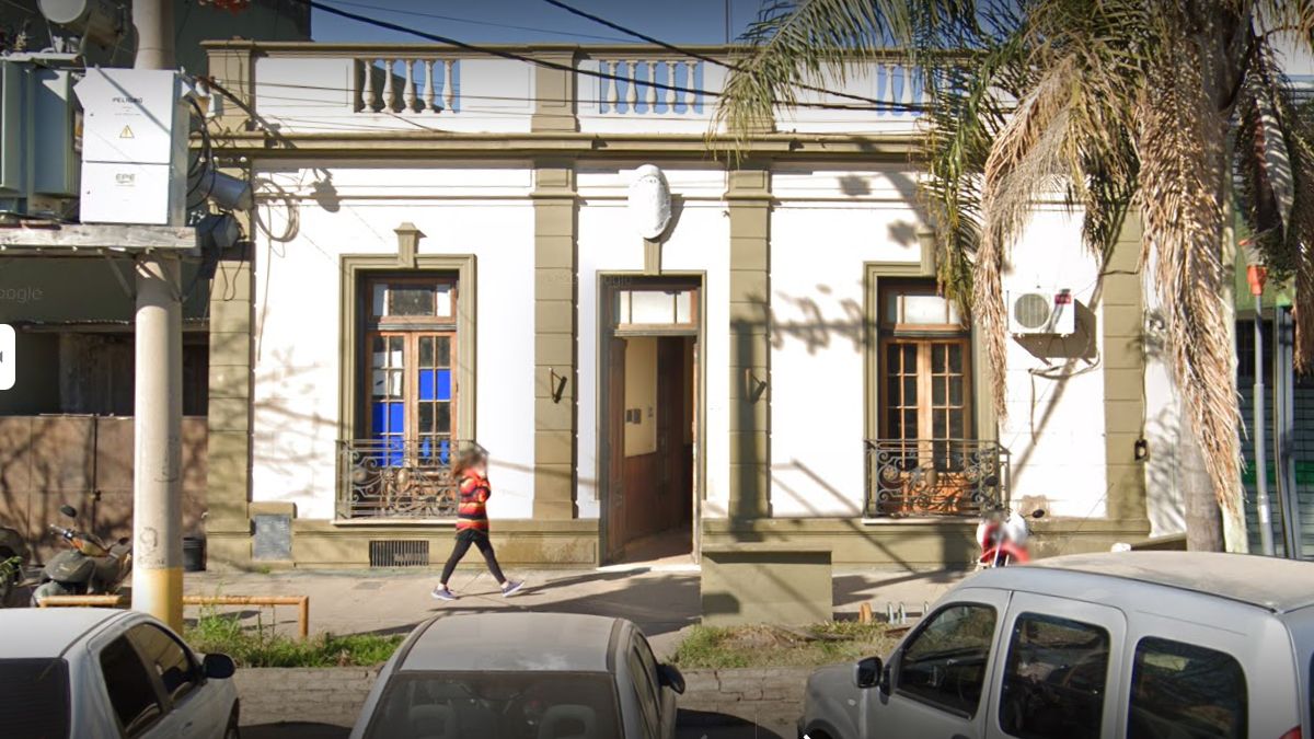 La comisaría 6° funciona en un inmueble ubicado en avenida López y Planes al 4300 de la ciudad de Santa Fe.