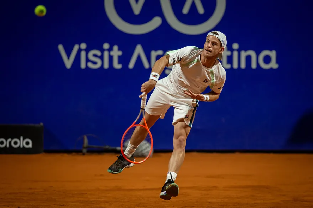 Diego Schwartzman se recuperó en el segundo set y se lo quedó por 6-2, pero poco después el encuentro tuvo que ser pospuesto. Prensa Argentina Open