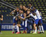 Porto derrotó al Spoting Lisboa y se consagró campeón de la liga doméstica de Portugal. Porto derrotó al Spoting Lisboa y se consagró campeón de la liga doméstica de Portugal.