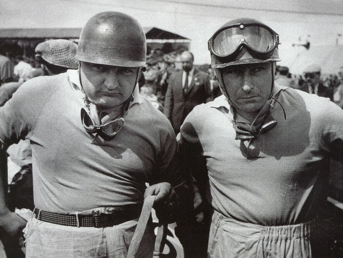 En 1954, Pepe logró su segunda y última victoria en la Fórmula 1: el sábado 17 de julio, se impuso nuevamente en el GP de Gran Bretaña, con una Ferrari 675. Por su parte, Fangio logró seis triunfos (ganó en Argentina, Bélgica, Francia, Alemania, Suiza e Italia), sumó 42 puntos, y conquistó su segundo título mundial (el primero con Mercedes Benz), y fue escoltado por Froilán, con 25, en un hecho aún no igualado: ¡el campeón y el subcampeón de la Fórmula 1 fueron argentinos! En 1954, Pepe logró su segunda y última victoria en la Fórmula 1: el sábado 17 de julio, se impuso nuevamente en el GP de Gran Bretaña, con una Ferrari 675. Por su parte, Fangio logró seis triunfos (ganó en Argentina, Bélgica, Francia, Alemania, Suiza e Italia), sumó 42 puntos, y conquistó su segundo título mundial (el primero con Mercedes Benz), y fue escoltado por Froilán, con 25, en un hecho aún no igualado: ¡el campeón y el subcampeón de la Fórmula 1 fueron argentinos!