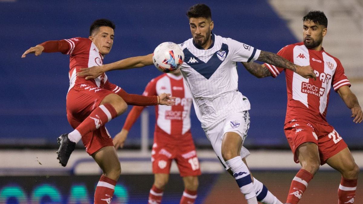 En el primer tiempo, el travesaño y Sebastián Moyano evitaron que Unión se vaya al descanso por debajo en el marcador.