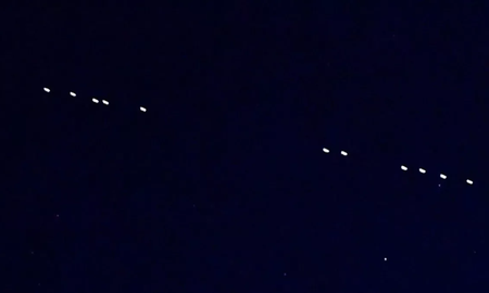 Una hilera de luces iluminó el cielo en algunas provincias y estallaron las redes Una hilera de luces iluminó el cielo en algunas provincias y estallaron las redes