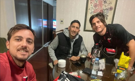 Rodrigo Aliendro visitó al plantel de Colón previo al partido de la Primera Nacional. Rodrigo Aliendro visitó al plantel de Colón previo al partido de la Primera Nacional.