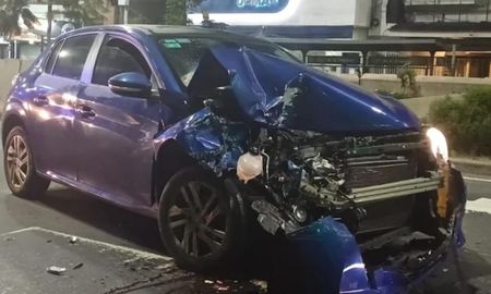 Así quedó el auto que impactó con la camioneta de El Polaco.&nbsp;