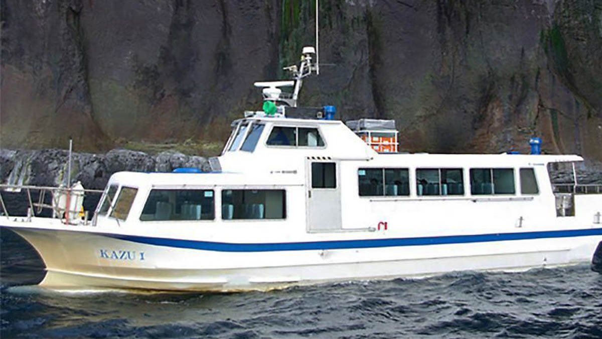La Guardia costera solo llegó al lugar al cabo de tres horas, y ahora participa intensamente en las labores de búsqueda junto a helicópteros policiales y militares y embarcaciones pesqueras locales.
