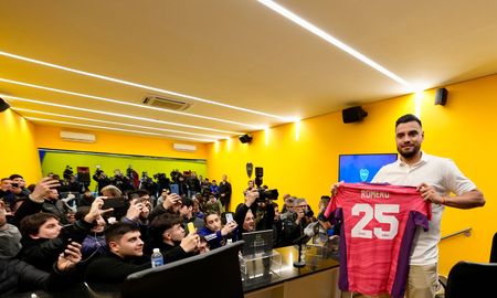 Sergio Romero aceptó la oferta de Juan Román Riquelme y se transformó en arquero del Club Atlético Boca Juniors. Sergio Romero aceptó la oferta de Juan Román Riquelme y se transformó en arquero del Club Atlético Boca Juniors.