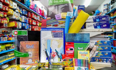 Útiles escolares a precio congelado: los combos de Equipate para el Cole estarán disponibles en más de 60 librerías de Santa Fe, Rosario y otras ciudades. Útiles escolares a precio congelado: los combos de Equipate para el Cole estarán disponibles en más de 60 librerías de Santa Fe, Rosario y otras ciudades.