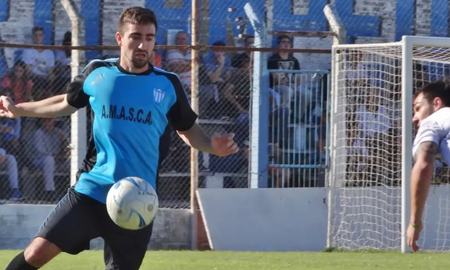 Piden rezar por la salud de un futbolista santafesino que sufrió triple fractura de cráneo. Piden rezar por la salud de un futbolista santafesino que sufrió triple fractura de cráneo.