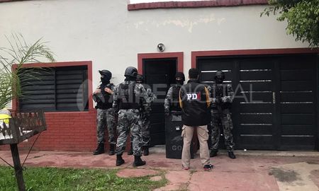 Gobernador Freyre al 5500. La propiedad fue allanada por personal de la Expolicía de Investigaciones y del GOE. Gobernador Freyre al 5500. La propiedad fue allanada por personal de la Expolicía de Investigaciones y del GOE.