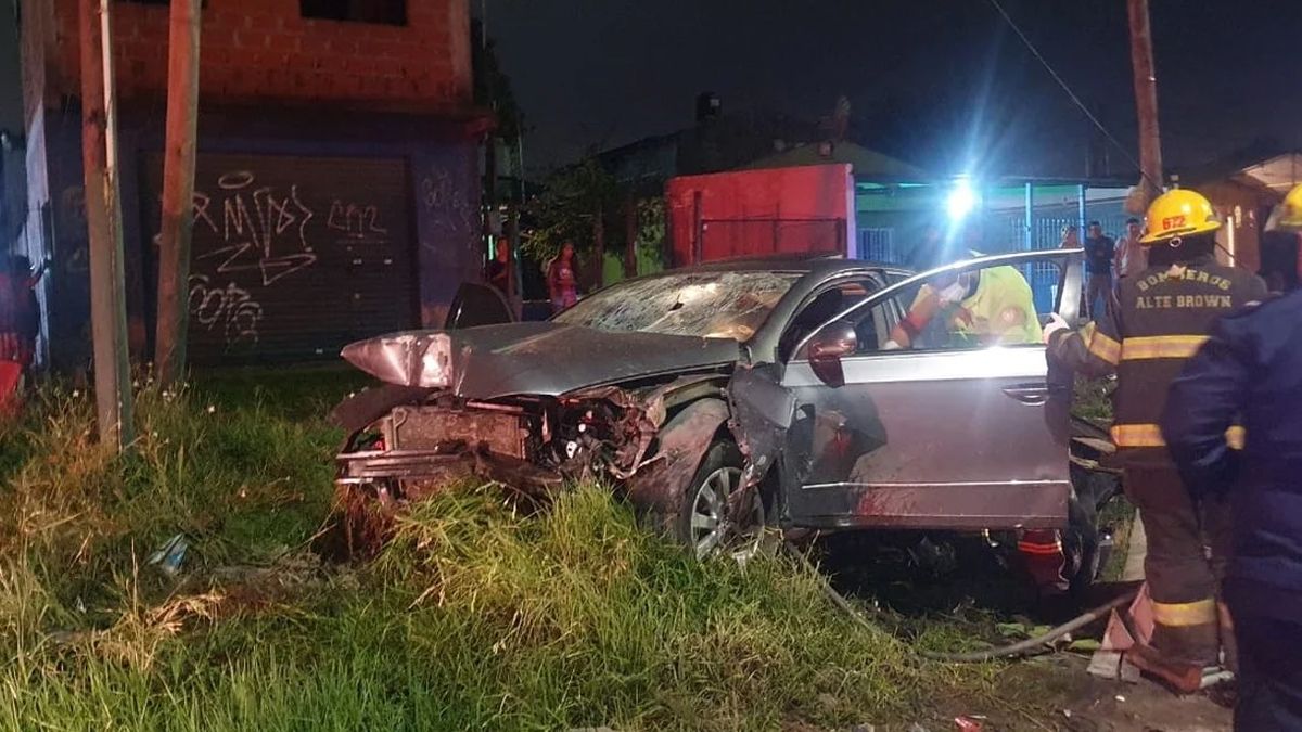 Los asaltantes les exigieron dinero pero Lust los esquivó a poca velocidad y uno de ellos que estaba del lado de su ventanilla efectuó un disparo que le ingresó por el costado del cuerpo.