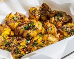 La receta perfecta para hacer papas aplastadas súper crocantes en casa.