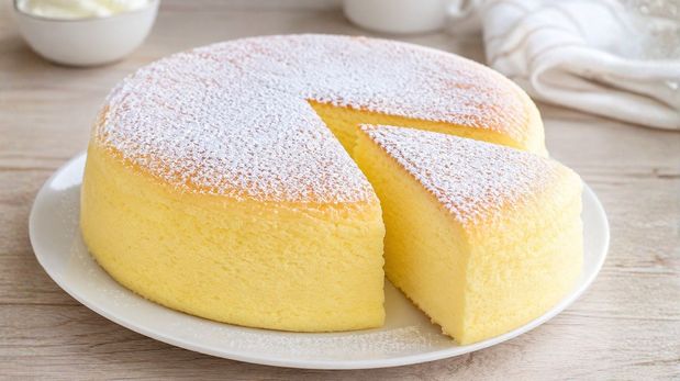 Esta torta nube se prepara con ingredientes básicos y no necesita horno.