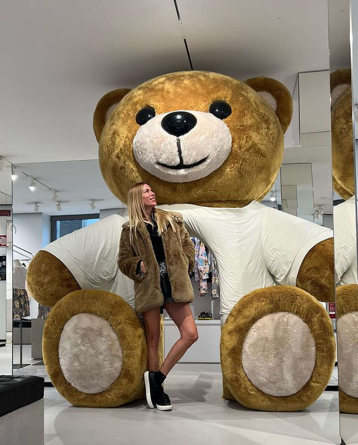 Nicole Neumann mostró en Instagram sus mejores looks para pasear por las calles de Milán.