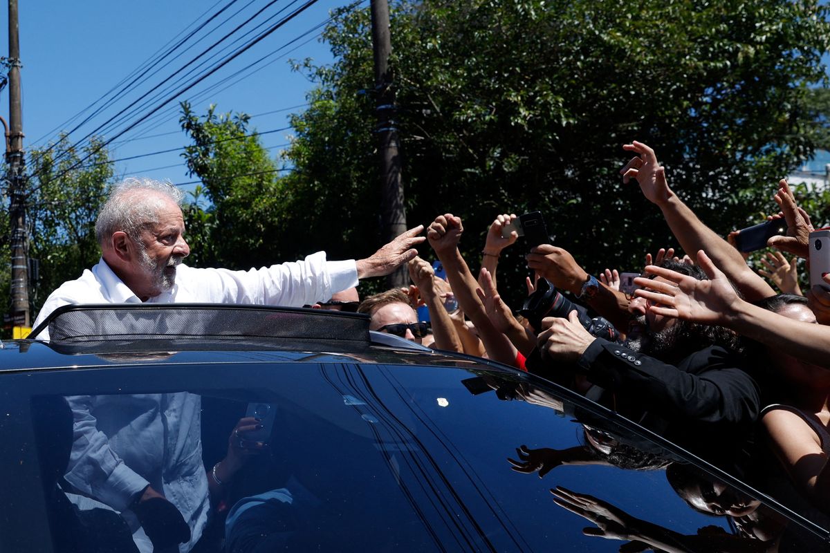 Lula votó en San Pablo y dijo que "Brasil elige un modelo de país y de vida"
