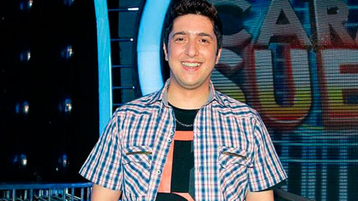 Antes de hacerse popular como humorista, Jey Mammon formaba parte de una banda. Antes de hacerse popular como humorista, Jey Mammon formaba parte de una banda.