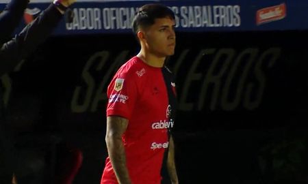 Facundo Farías volvió a jugar para Colón después de 253 días sin actividad. Facundo Farías volvió a jugar para Colón después de 253 días sin actividad.
