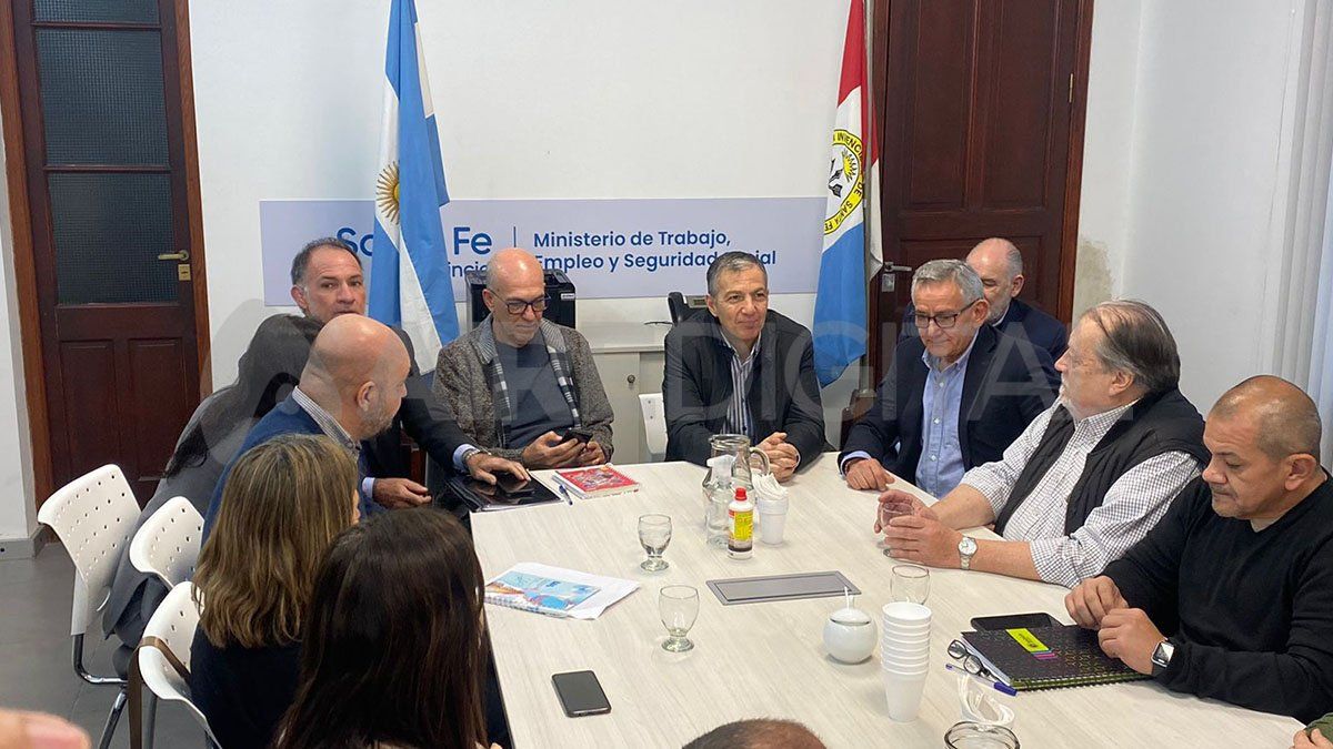 El Gobierno provincial tuvo una primera reunión con los gremios. El Gobierno provincial tuvo una primera reunión con los gremios.