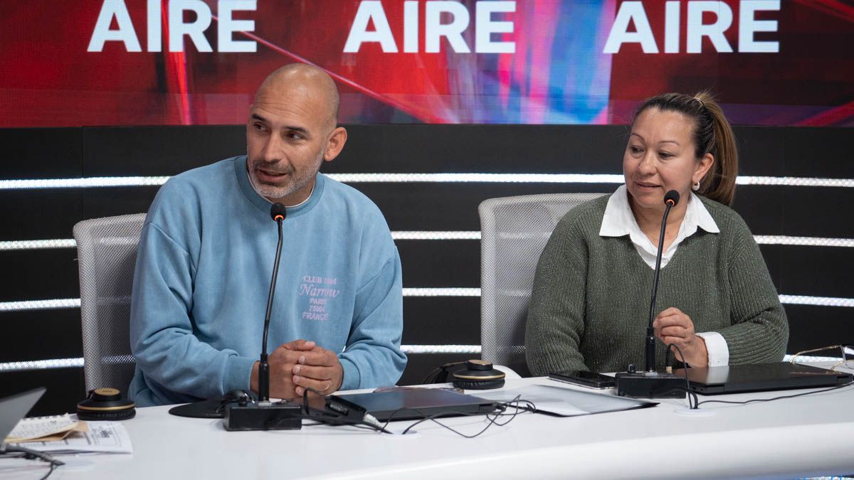 Walter y Joana visitaron los estudios de Aire de Santa Fe.