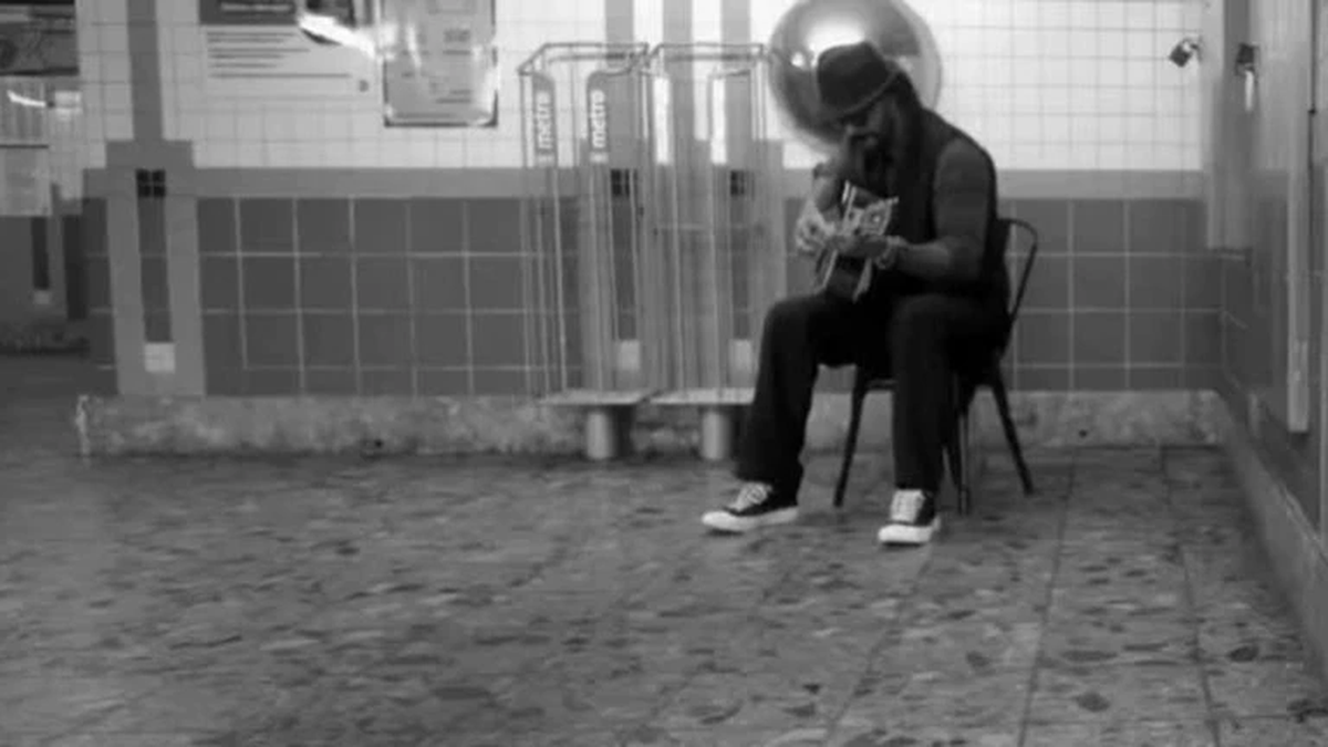 Actualmente, el tema más reciente del cantante guatemalteco lleva por título Penthouse, que formará parte de su álbum Negro, que saldrá a la venta y estará disponible en todas las plataformas digitales a partir del 3 de diciembre.