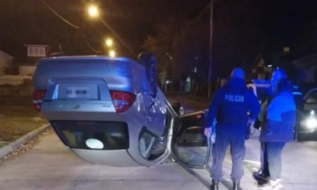 Trágico accidente vial: investigan vehículo abandonado en la vía pública Trágico accidente vial: investigan vehículo abandonado en la vía pública