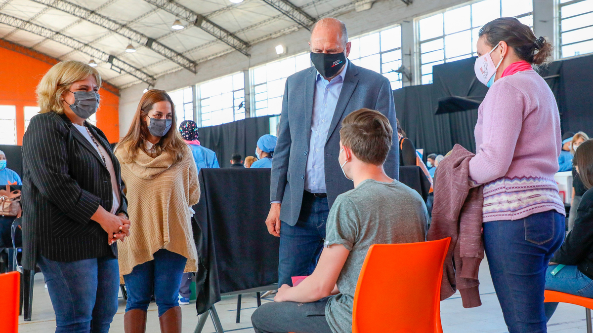 El 22 de septiembre arrancó la vacunación con primeras dosis de Pfizer a jóvenes de 17 años en Santa Fe y Rosario.