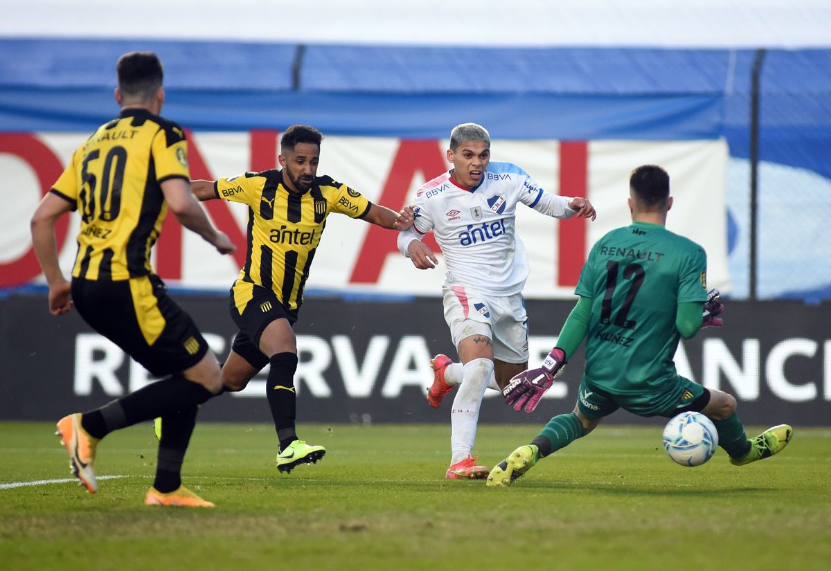 Futbolistas uruguayos interrumpen el campeonato por amenazas a plantel de Villa Española